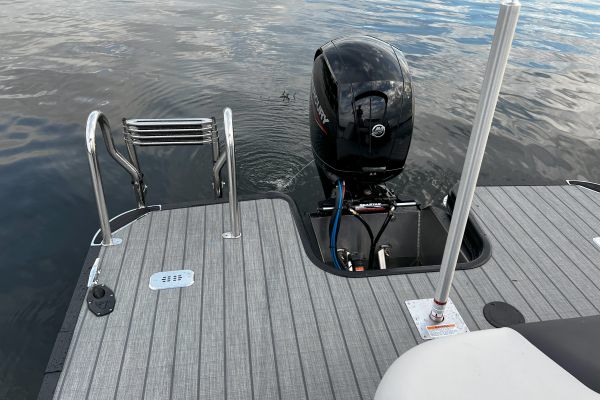 Geneva Sport 23 SB Sunchaser Pontoon Boat