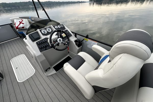 Sunchaser Eclipse 25 LR PSB Pontoon Boat