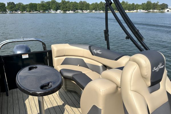 Sunchaser Eclipse 21 LR DH Pontoon Boat