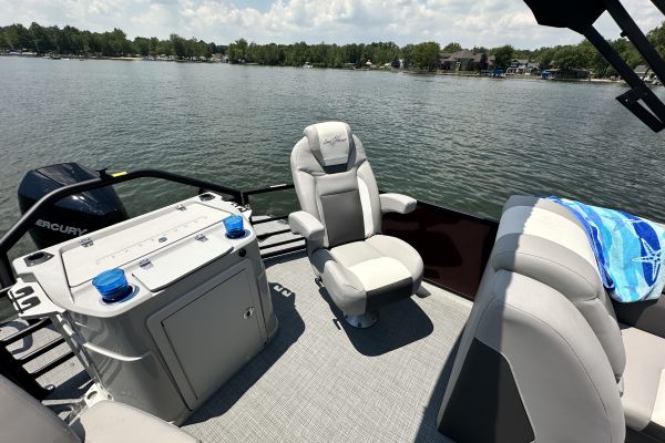 Eclipse 23 Fish Sunchaser Pontoon Boat