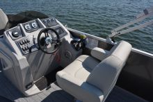 Geneva 22 Fish 4.0 Sunchaser Pontoon Boat