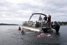 Eclipse 25 SBX Sunchaser Pontoon Boat