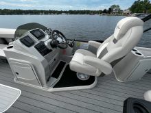 Eclipse 25 SBX Sunchaser Pontoon Boat