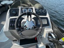 Geneva Sport 23 Fish Sunchaser Pontoon Boat