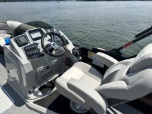 Eclipse 23 Fish Sunchaser Pontoon Boat