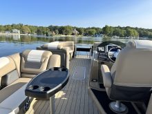 Sunchaser Eclipse 25 SBX Bar Pontoon Boat