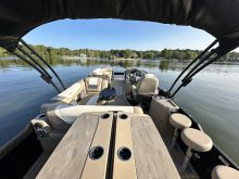 Sunchaser Eclipse 25 SBX Bar Pontoon Boat