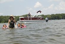 20 CRS Sunchaser Pontoon Boat