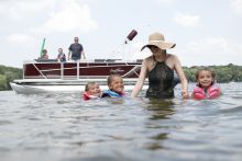 20 CRS Sunchaser Pontoon Boat